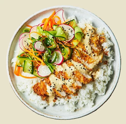 Crispy chicken with rice and fresh vegetable salad